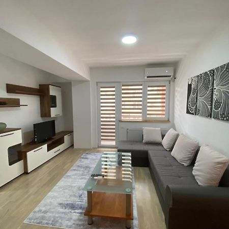 Simonovski'S Apartments Skopje Ngoại thất bức ảnh