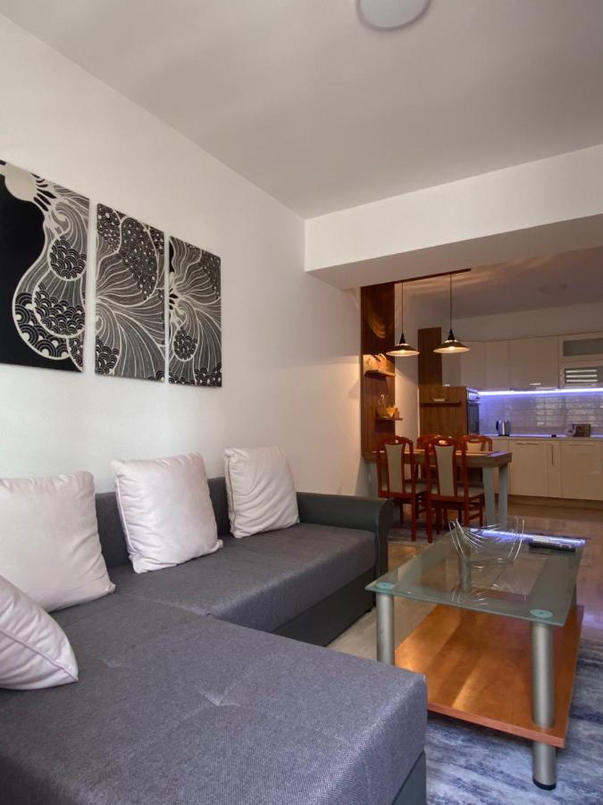 Simonovski'S Apartments Skopje Ngoại thất bức ảnh